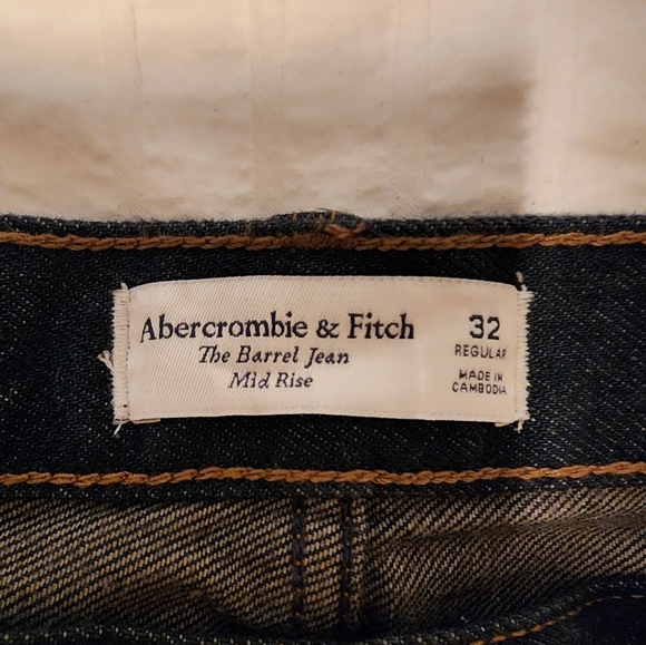 The It Jean: Abercrombie Mid-Rise Barrel Leg - So Chic! - Picture 3 of 8